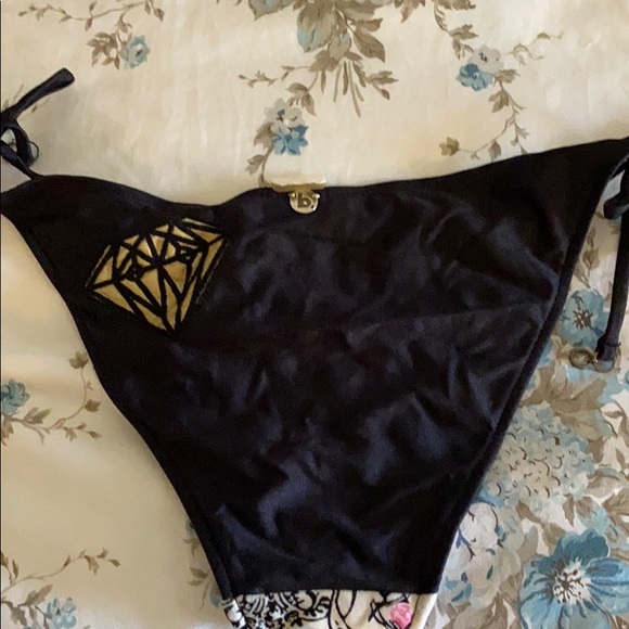 Swimsuit - Picture 2 of 3